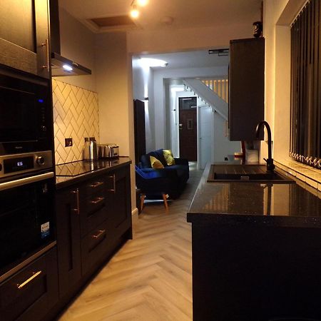 Hazelhurst House - 4 Bedrooms 2 Bathrooms Stoke-on-Trent Екстериор снимка