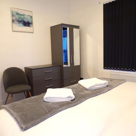 Hazelhurst House - 4 Bedrooms 2 Bathrooms Stoke-on-Trent Екстериор снимка