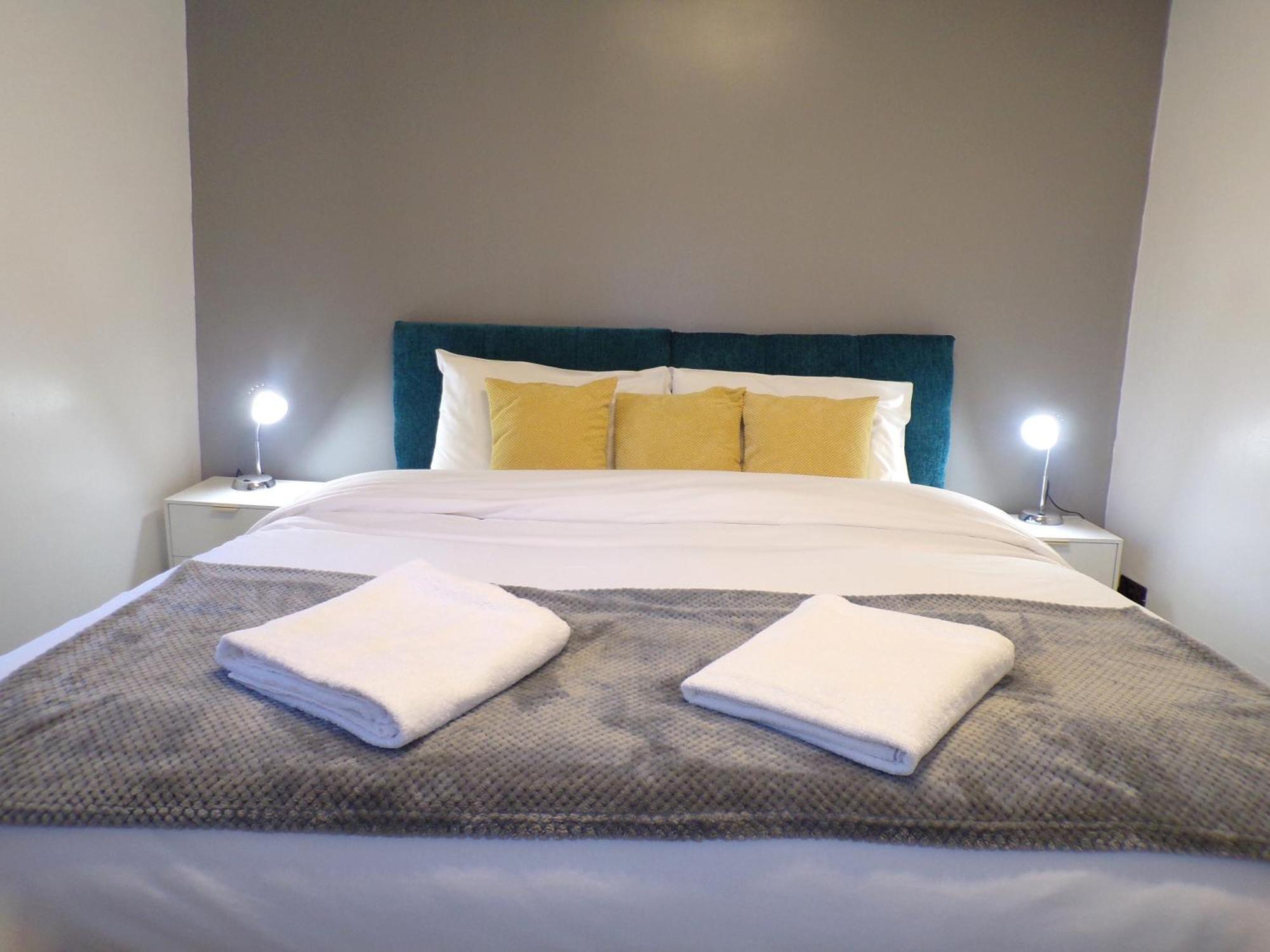 Hazelhurst House - 4 Bedrooms 2 Bathrooms Stoke-on-Trent Екстериор снимка