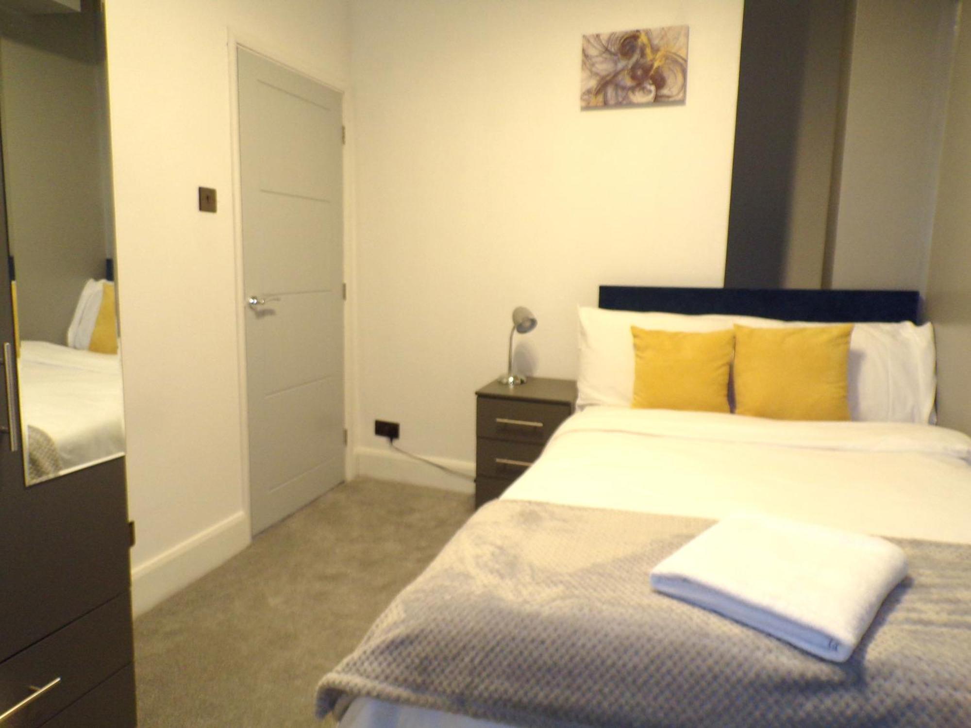 Hazelhurst House - 4 Bedrooms 2 Bathrooms Stoke-on-Trent Екстериор снимка