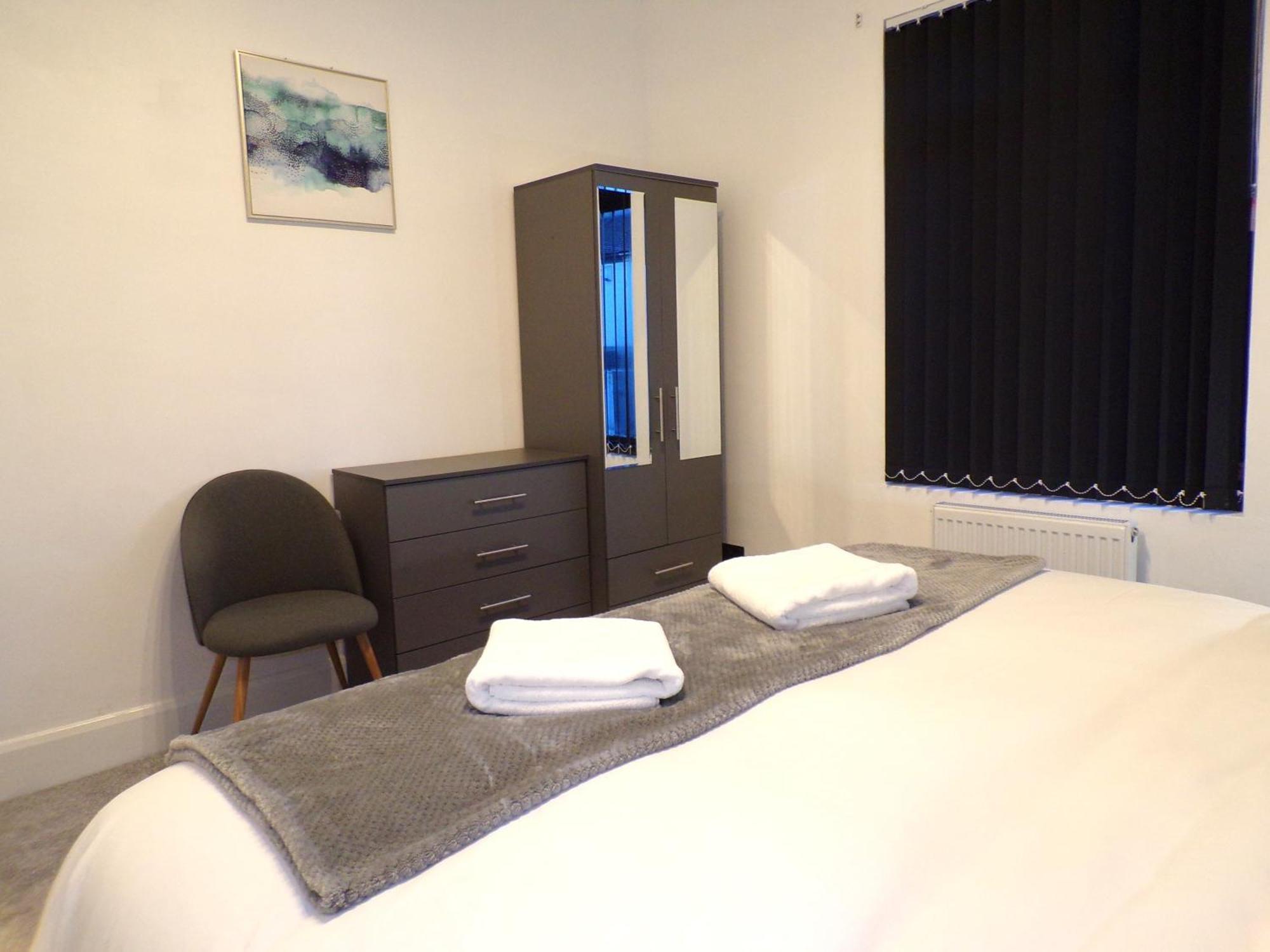 Hazelhurst House - 4 Bedrooms 2 Bathrooms Stoke-on-Trent Екстериор снимка