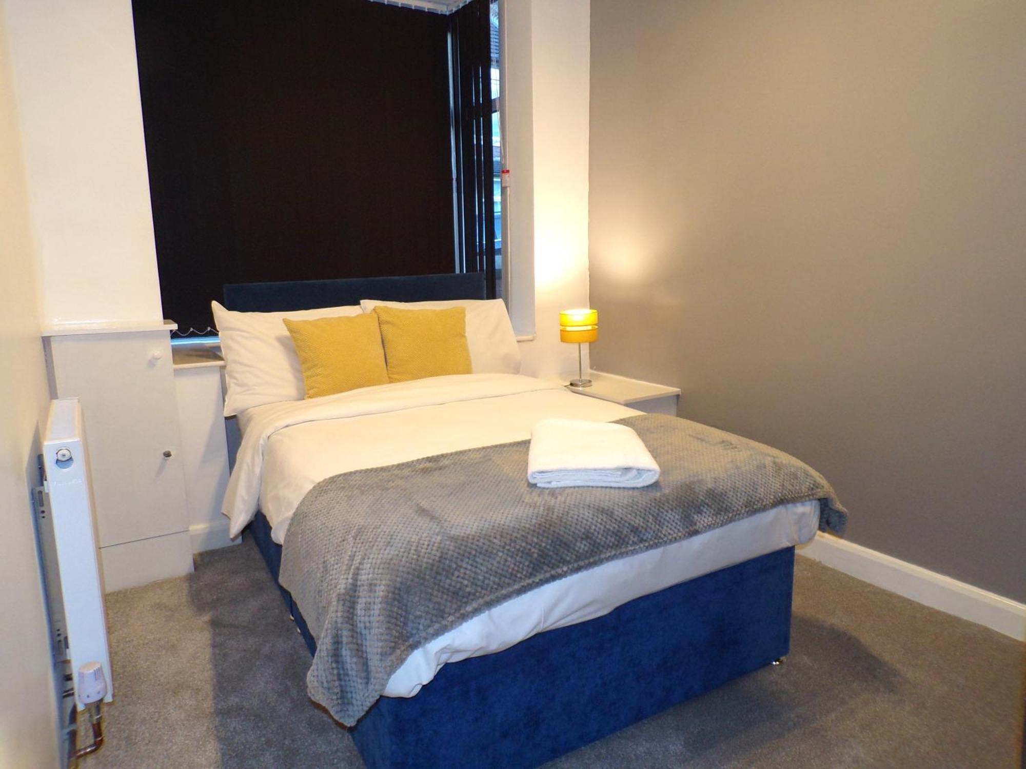 Hazelhurst House - 4 Bedrooms 2 Bathrooms Stoke-on-Trent Екстериор снимка